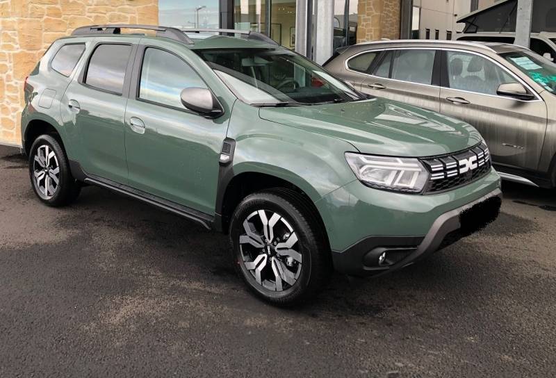 DACIA DUSTER ESSENCE BOITE AUTOMATIQUE NEUF DISPO A VENDRE A  VENELLES